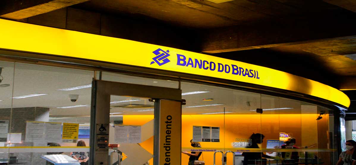 Bancário que fazia as mesmas atividades como Escriturário e Gerente ganha horas extras